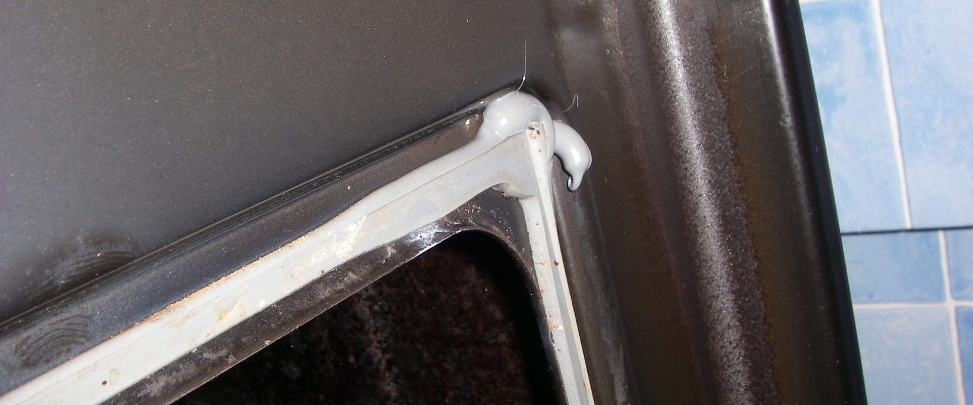 How to Check Your Oven Door Seal for Wear and Tear